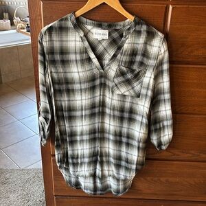 Olive + Oak 3/4 length sleeve top